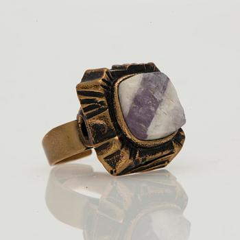 RING, brons, råametist, Pentti Sarpaneva. 1970-tal.