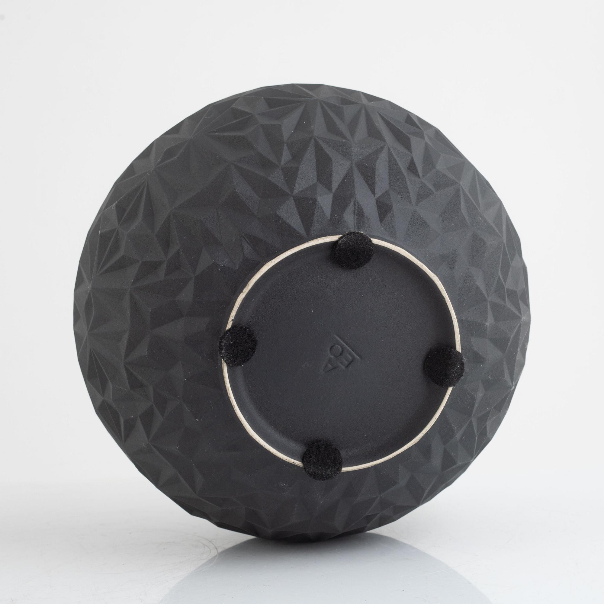 Anna Elzer Oscarson, a lidded vase and charger, 'Dusty Diamonds'.