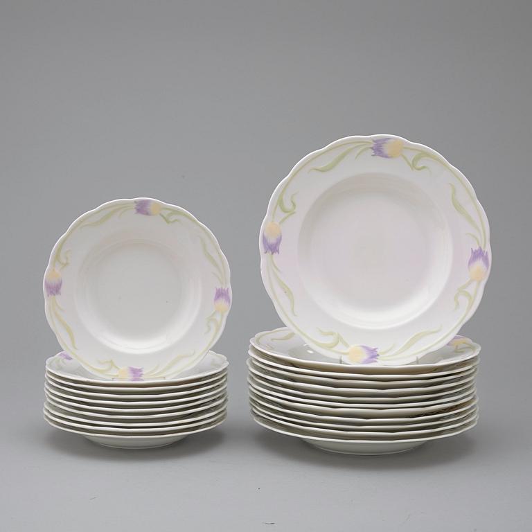 An Alf Wallander Art Nouveau 64 pcs porcelain service, Rörstrand ca 1899-1910.