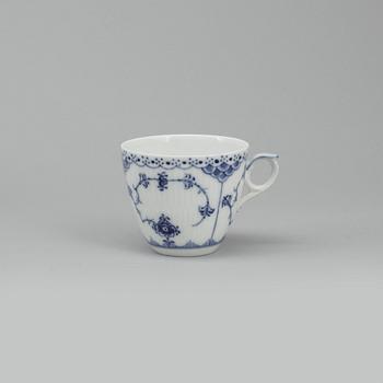 KAFFESERVIS, 69 delar, porslin, "Musselmalet", Royal Copenhagen, 1900-talets andra hälft.