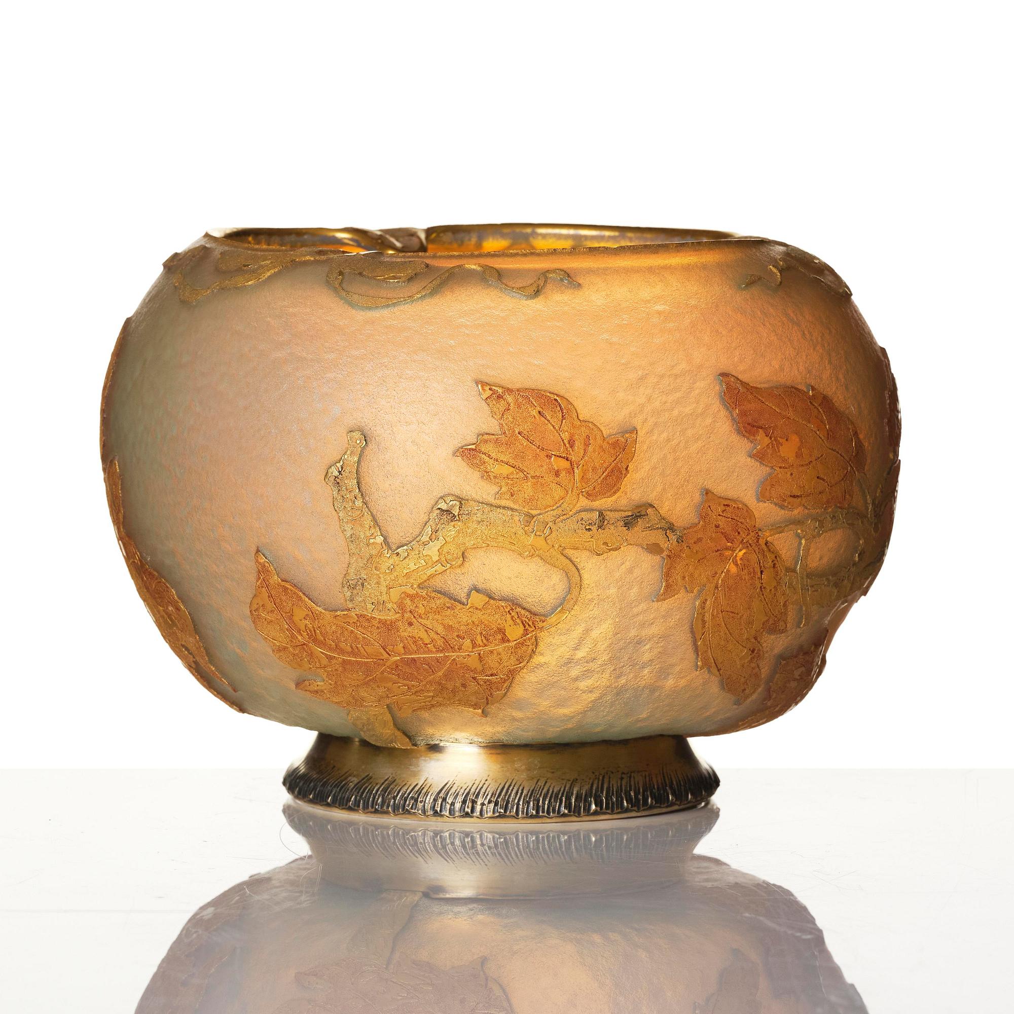 Daum Frères, an "Aurore" (Boule cabossée) Art Nouveau cameo glass bowl by Jacques Gruber, Nancy, France, 1890s.