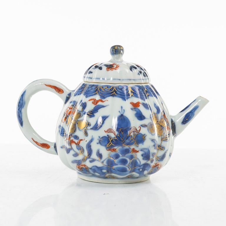 Teapot, porcelain, China, Qing dynasty, Qianlong (1736-96).