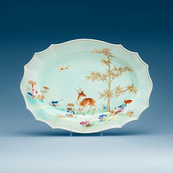 1540. A famille rose serving dish, Qing dynasty, Qianlong (1736-95).