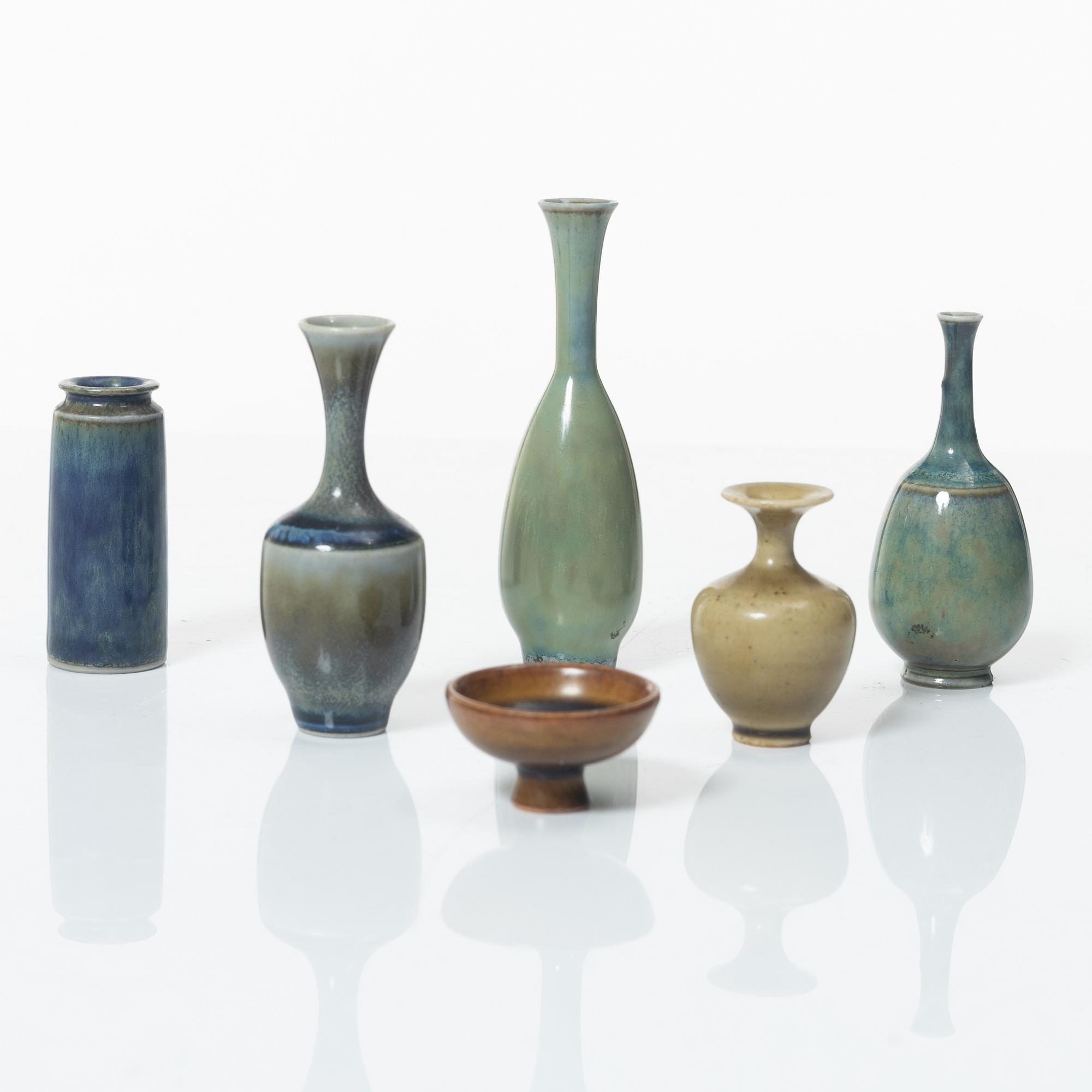 Two stoneware vases Gunnar Nylund and Carl-Harry Stålhane, Rörstrand and six ceramic miniatures, John Andersson Höganäs.