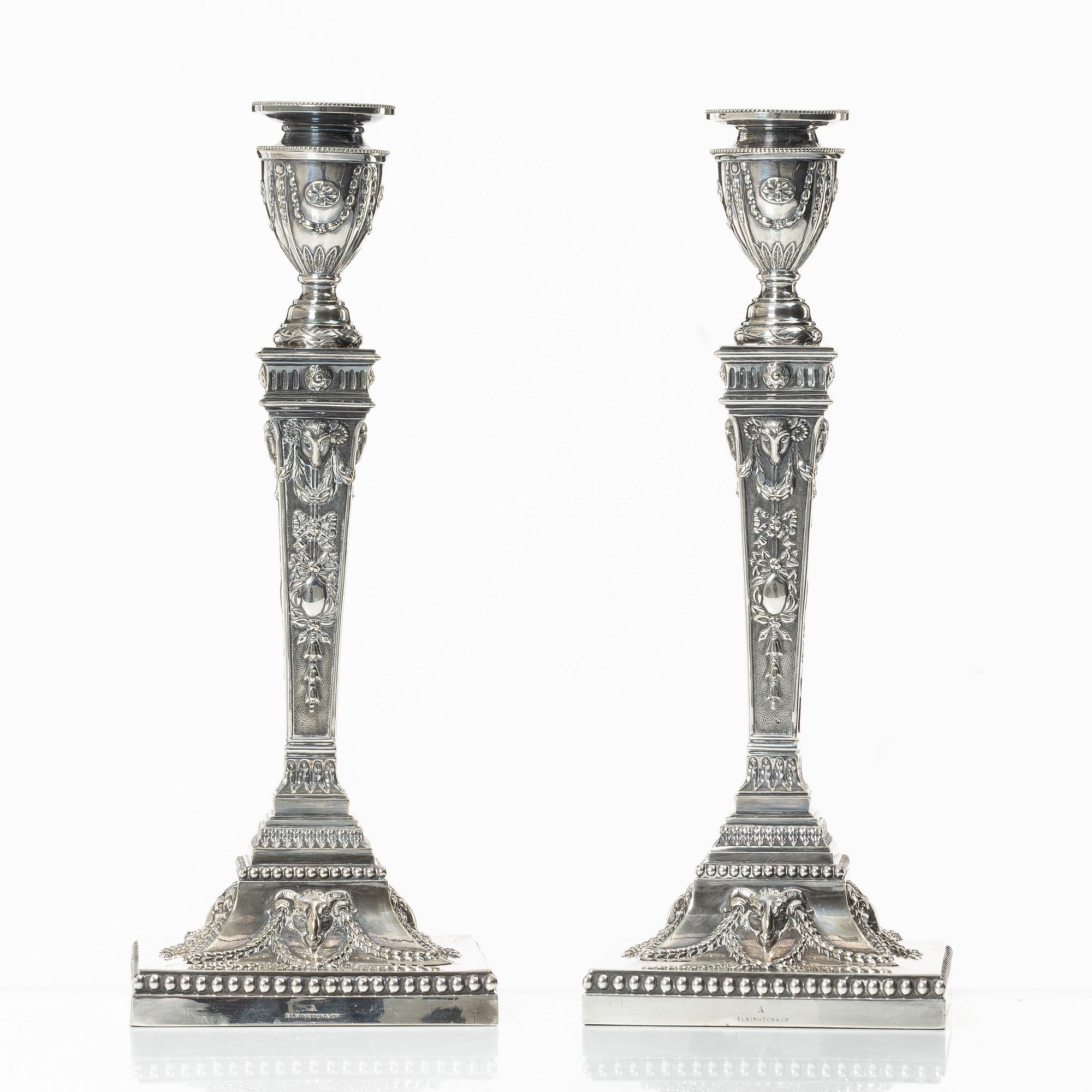 A pair och silver plated candelsticks, mark of  Elkington & Co, Birmingham, 1888-1890.