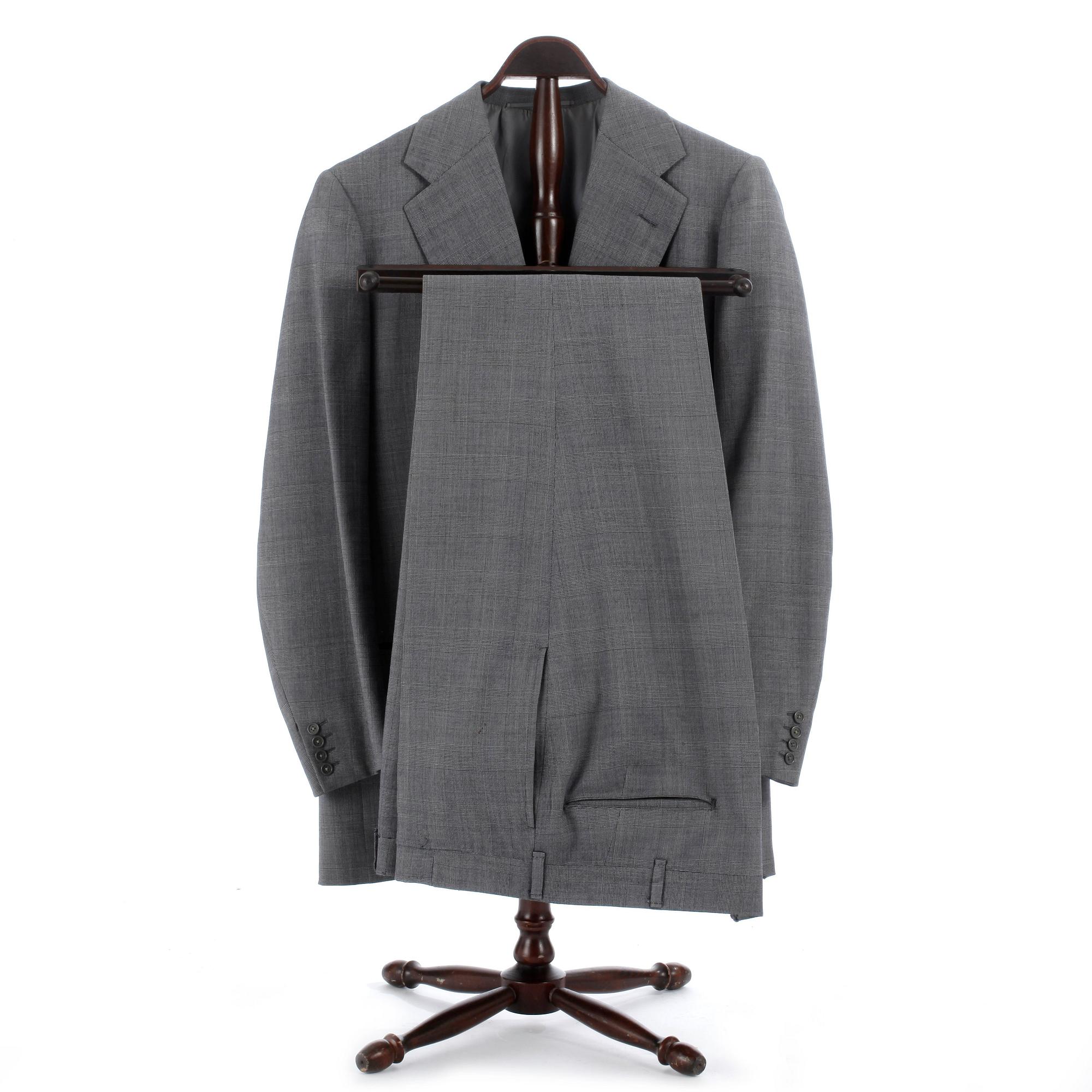 A.W. BAUER, a men's grey wool suit consisting of jacket and pants.