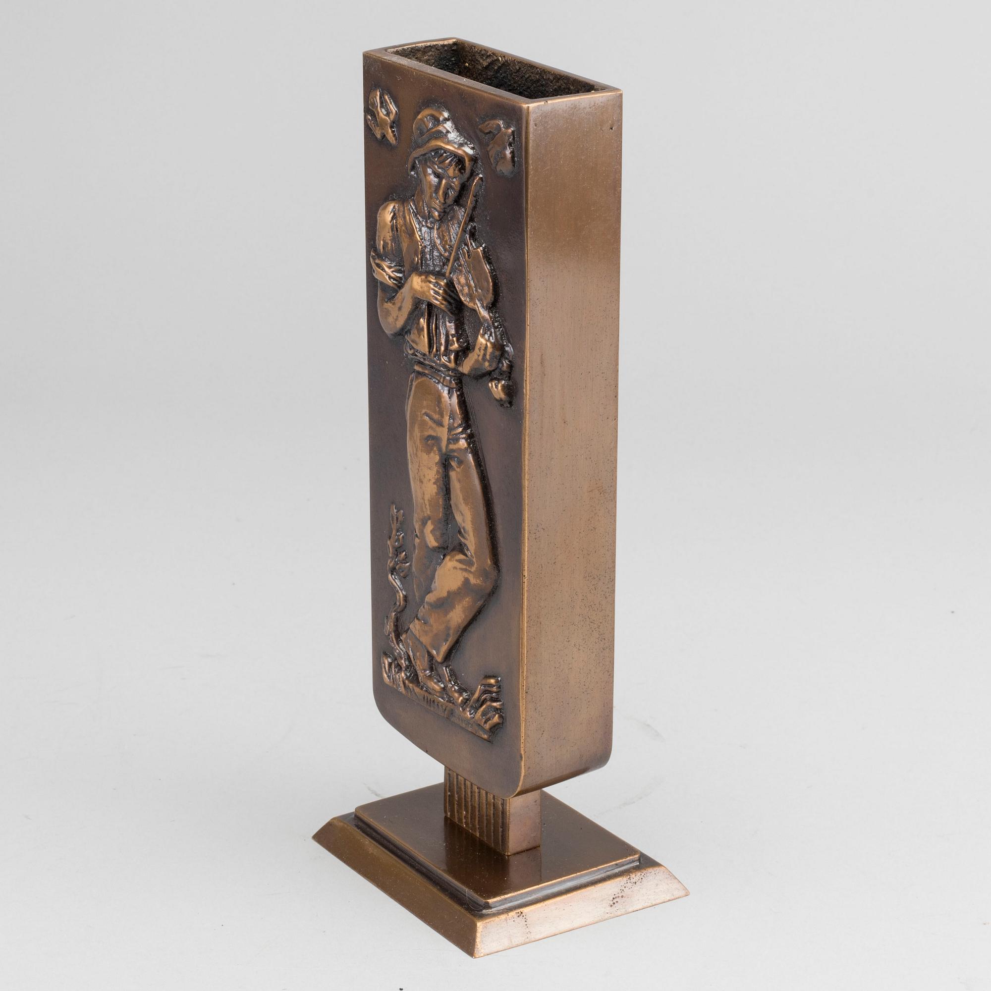 A OSCAR ANTONSSON VASE.