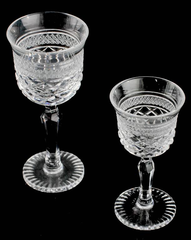 SERVISDELAR, 66 st, glas, 1900-talets andra hälft.