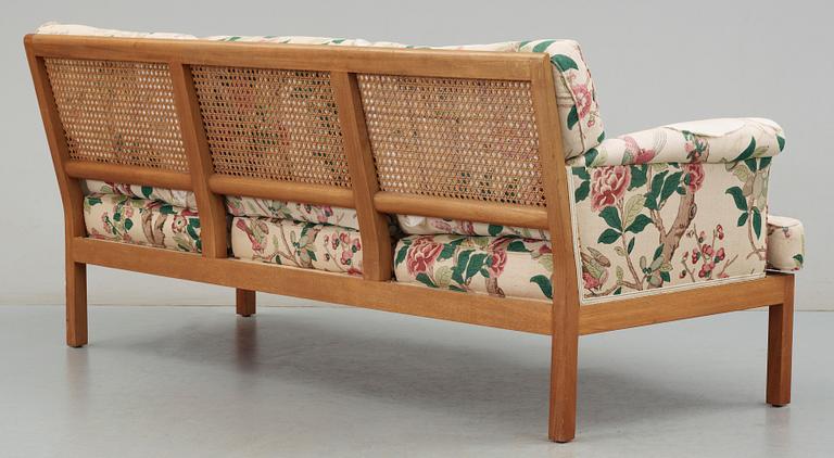 SOFFA, modell 1100, Josef Frank, Firma Svenskt Tenn, 1960-tal.