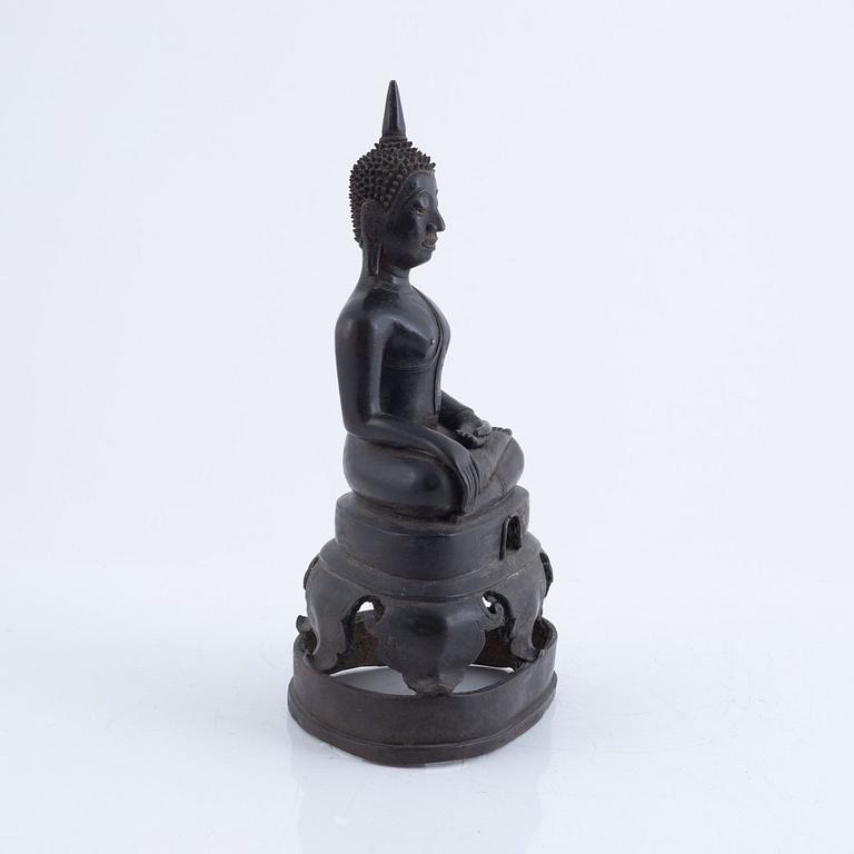 A bronze sculpture of a seated buddha, Thailand, presumably Lanna, 19/20th century.