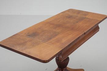 KLAFFBORD, empire, Ryssland. 1800-talets första hälft.