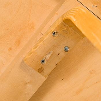 Alvar Aalto, bord, modell 90A och stolar, 3 st, modell 69, Artek 1960-tal.