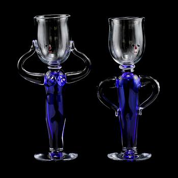 GLAS, 2 st, Erik Höglund, Strömbergshyttan, signerad och daterad 1991.