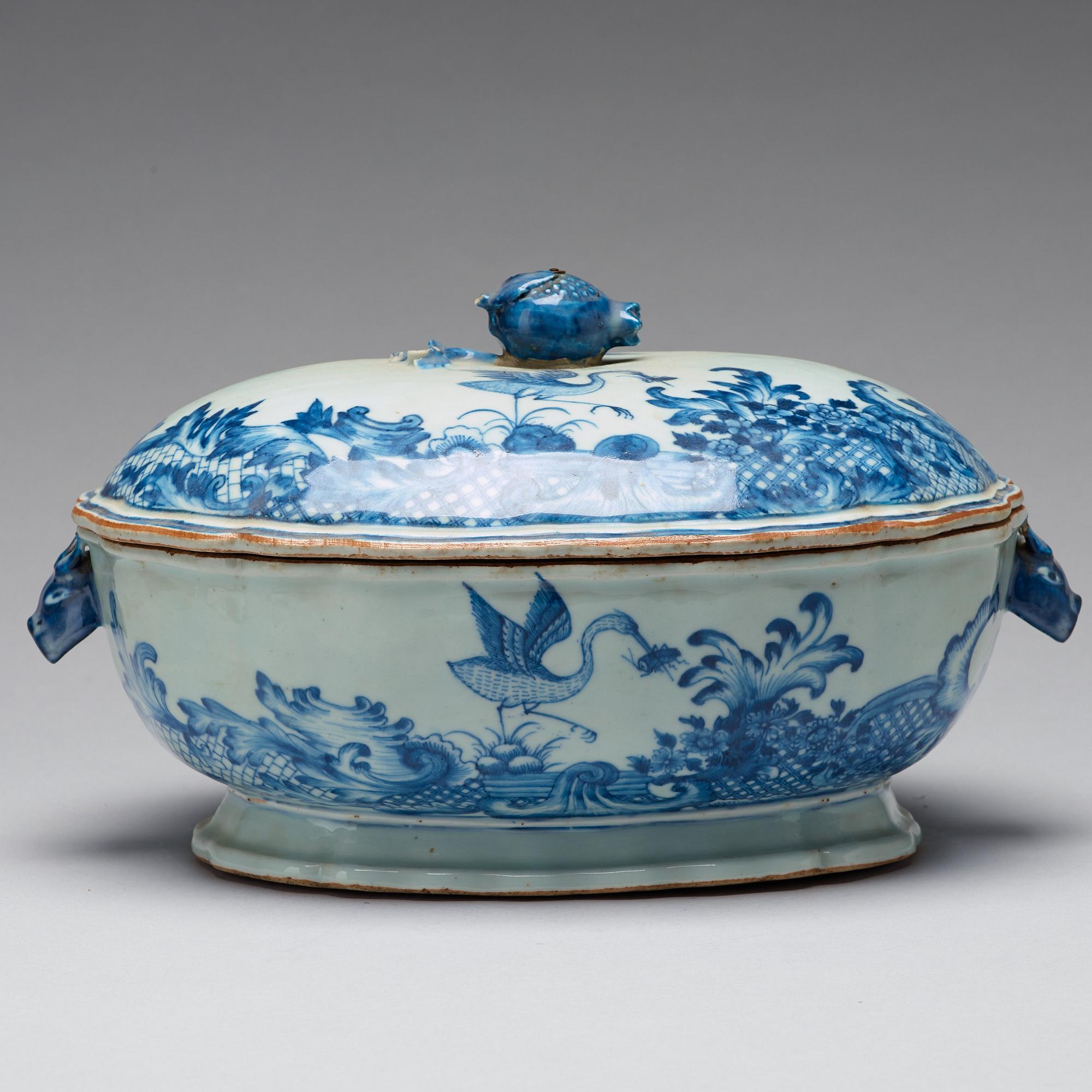 A blue and white armorial tureen with cover, Qing dynasty, Qianlong (1736-95).