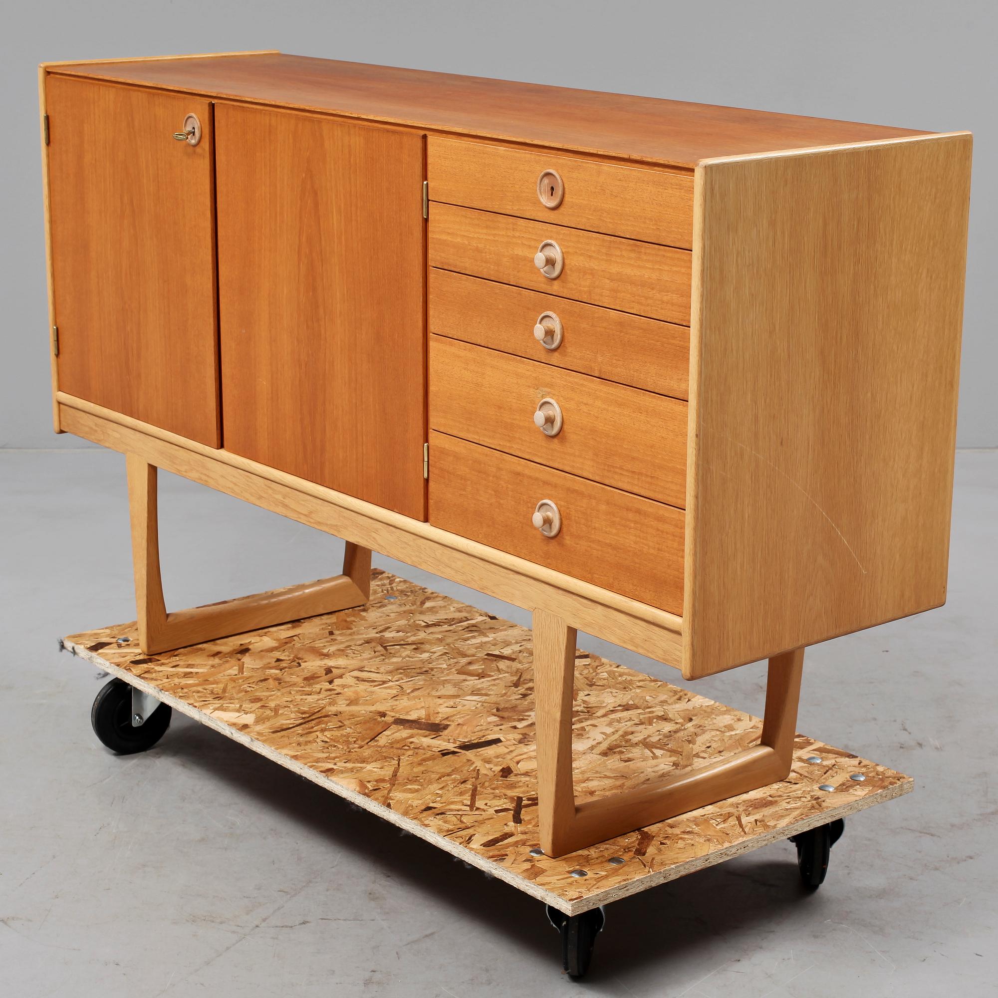 SIDEBOARD, ur "Tokyo"-serien, Yngvar Sandström för Nordiska Kompaniet, 1960-tal.
