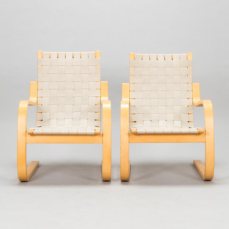 Alvar Aalto, fåtöljer, ett par, modell 406 för Artek, 1980-tal.