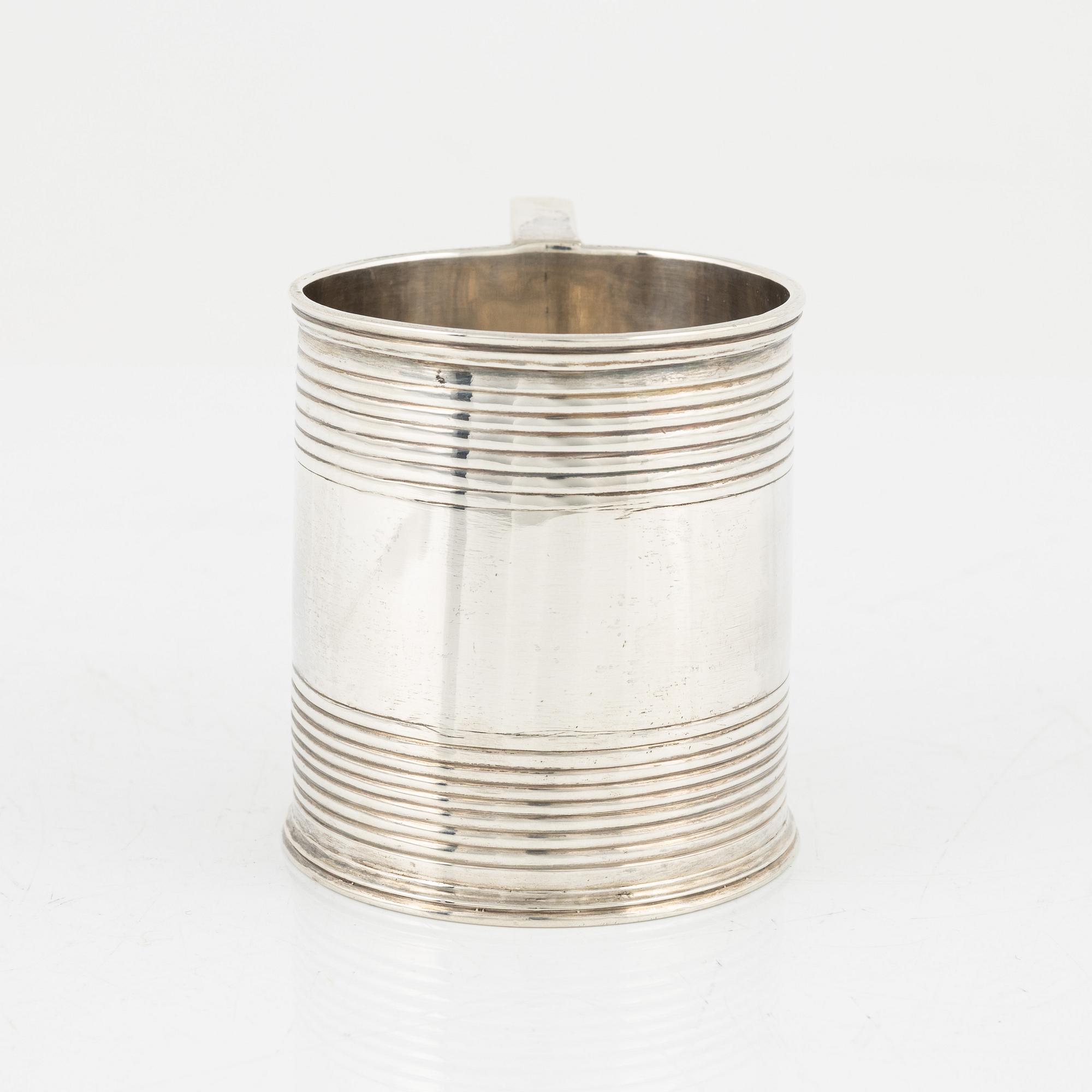 An English early 19th century silver mugg, unclear makers mark (possibly John Langland I), Newcastle 1800-1801.