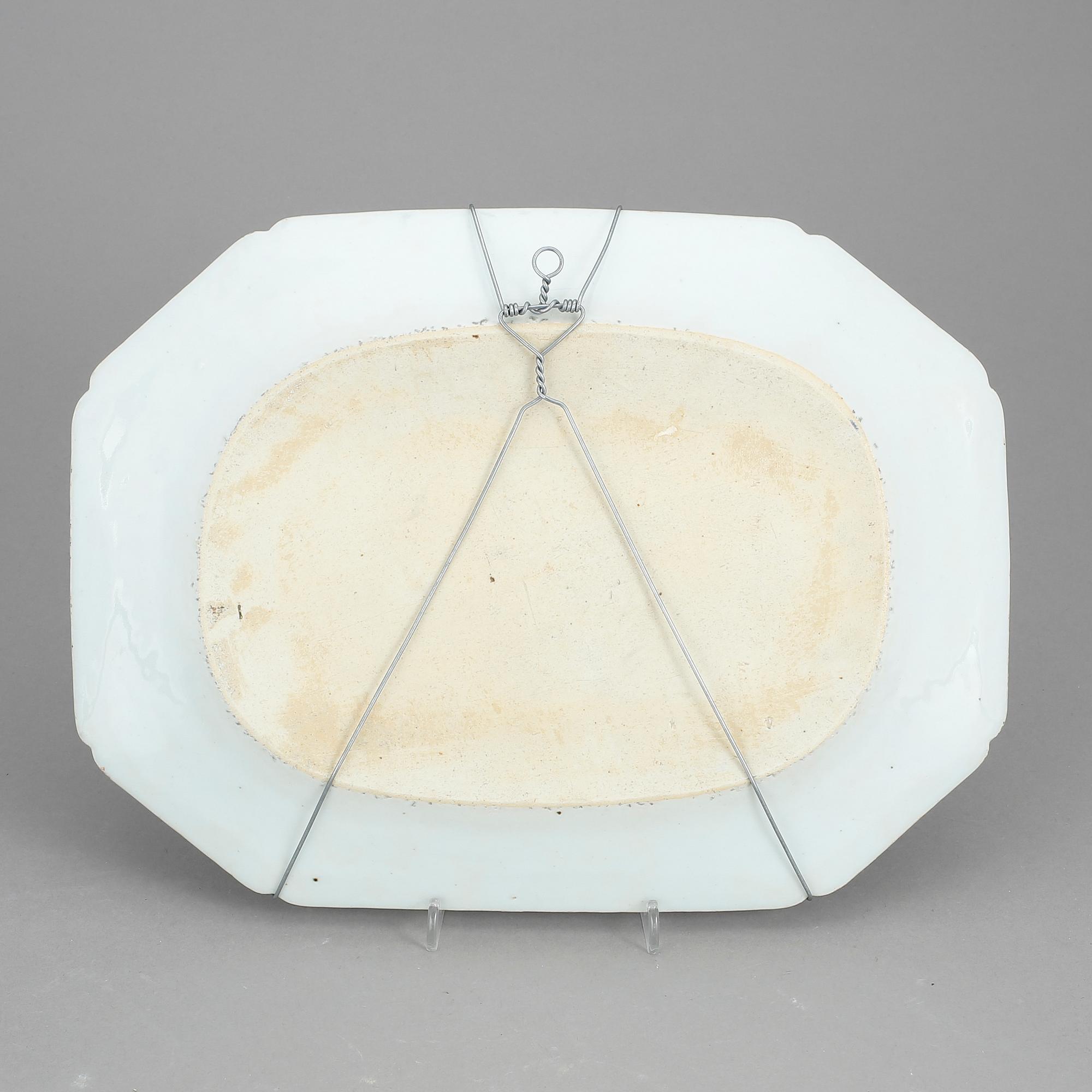 STEKFAT, porslin, Kina, Qianlong 1736-95.