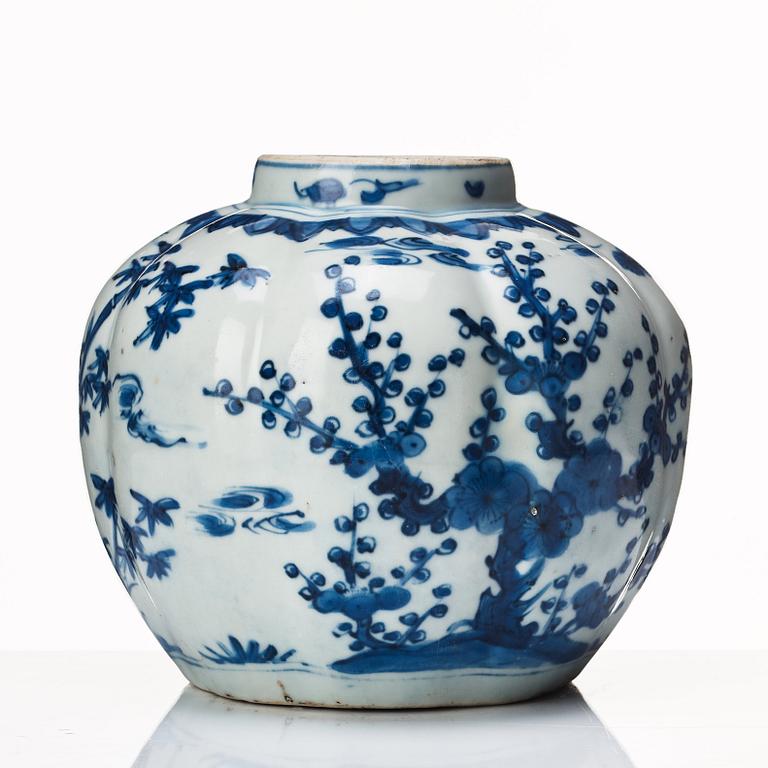 A blue and white melon shaped jar, Ming dynasty, Wanli (1572-1620).