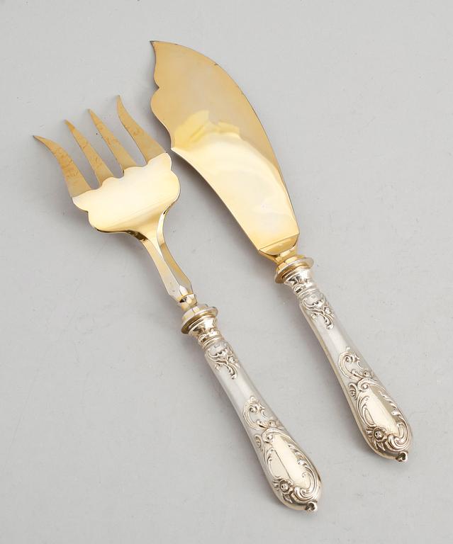 BESTICK, 2 delar, silver, sekelskiftet 1900. Total vikt ca 237 gr.