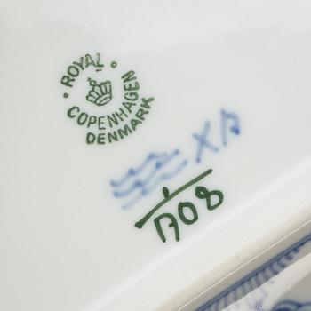 SERVISDELAR, 31 delar, porslin, "Musselmalet", Royal Copenhagen.