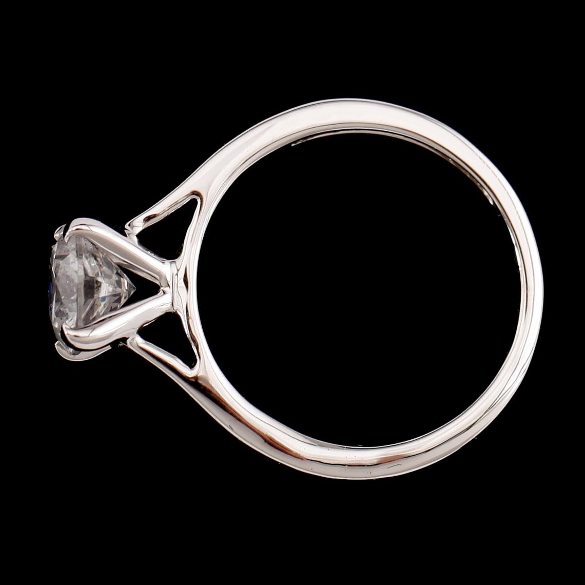 RING, 14 k vitguld, solitär briljantslipad diamant ca 1.30 ct.