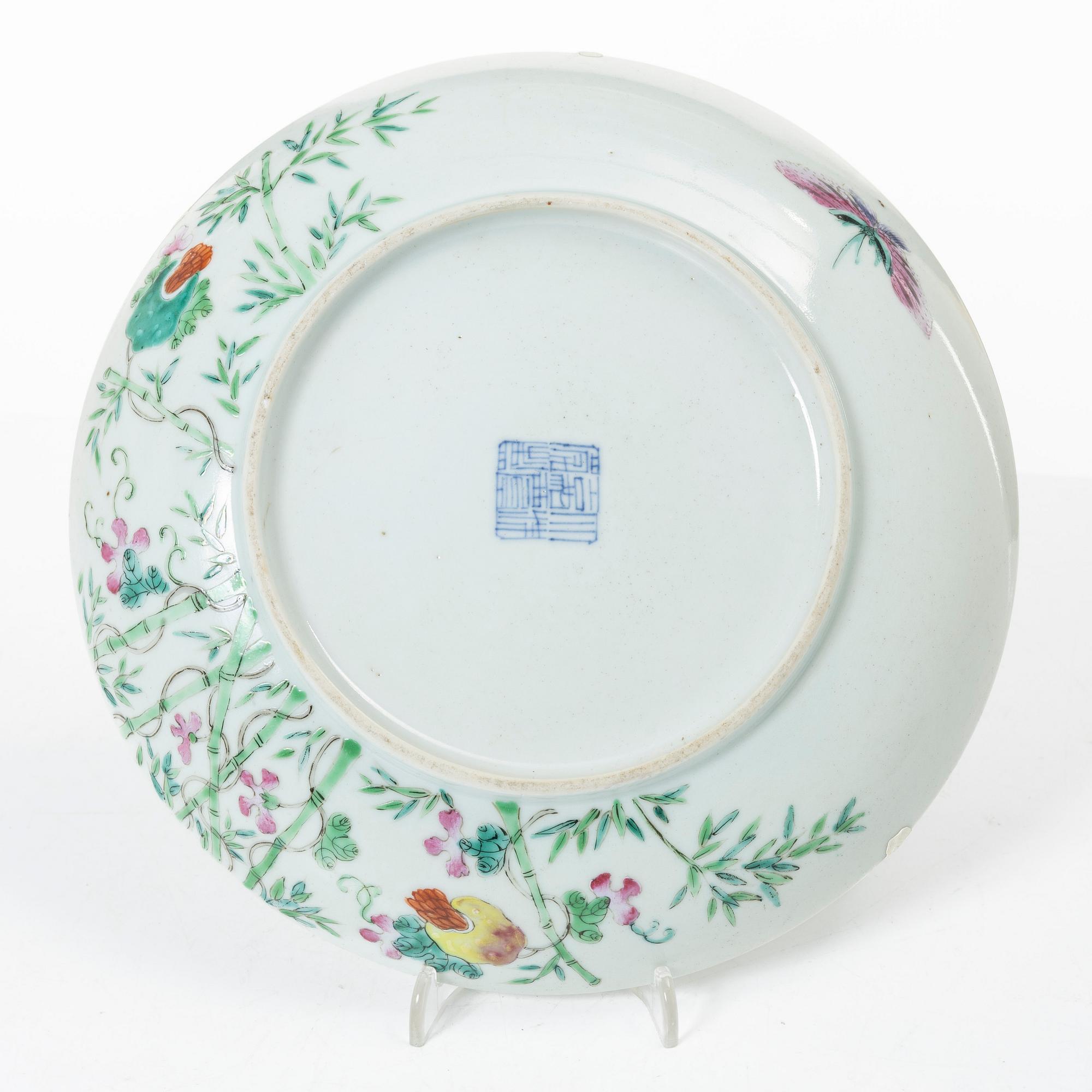 Fat, två stycken, samt lock och skål, porslin. Sen Qingdynasti.