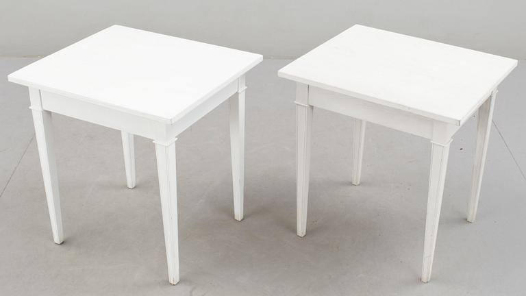 BORD, ett par, gustaviansk stil, modern tillverkning.