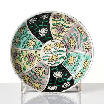 A famille noire cup with stand, Qing dynasty, Kangxi (1662-1722).