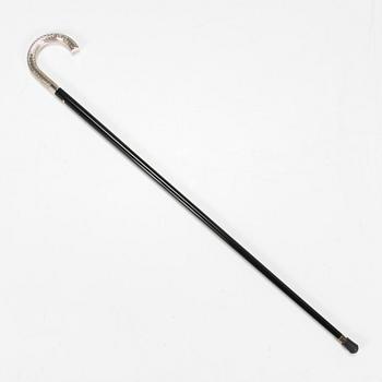 A walking stick, handle in sterling silver, Italy, 2000s.
