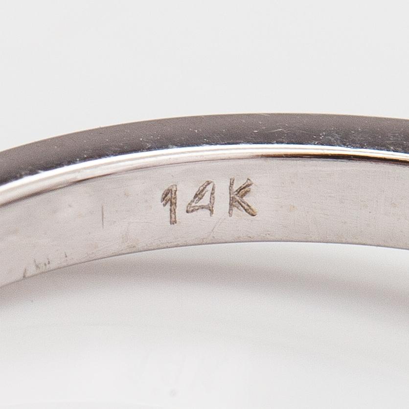 A 14K white gold ring with diamonds ca. 1.31 ct in total. AIG certificate.