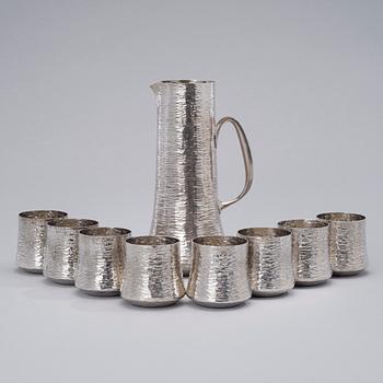 TAPIO WIRKKALA, A PITCHER AND EIGHT BEAKERS. Signed TW. Silver 830. Kultakeskus, Hämeenlinna, 1976/-77.