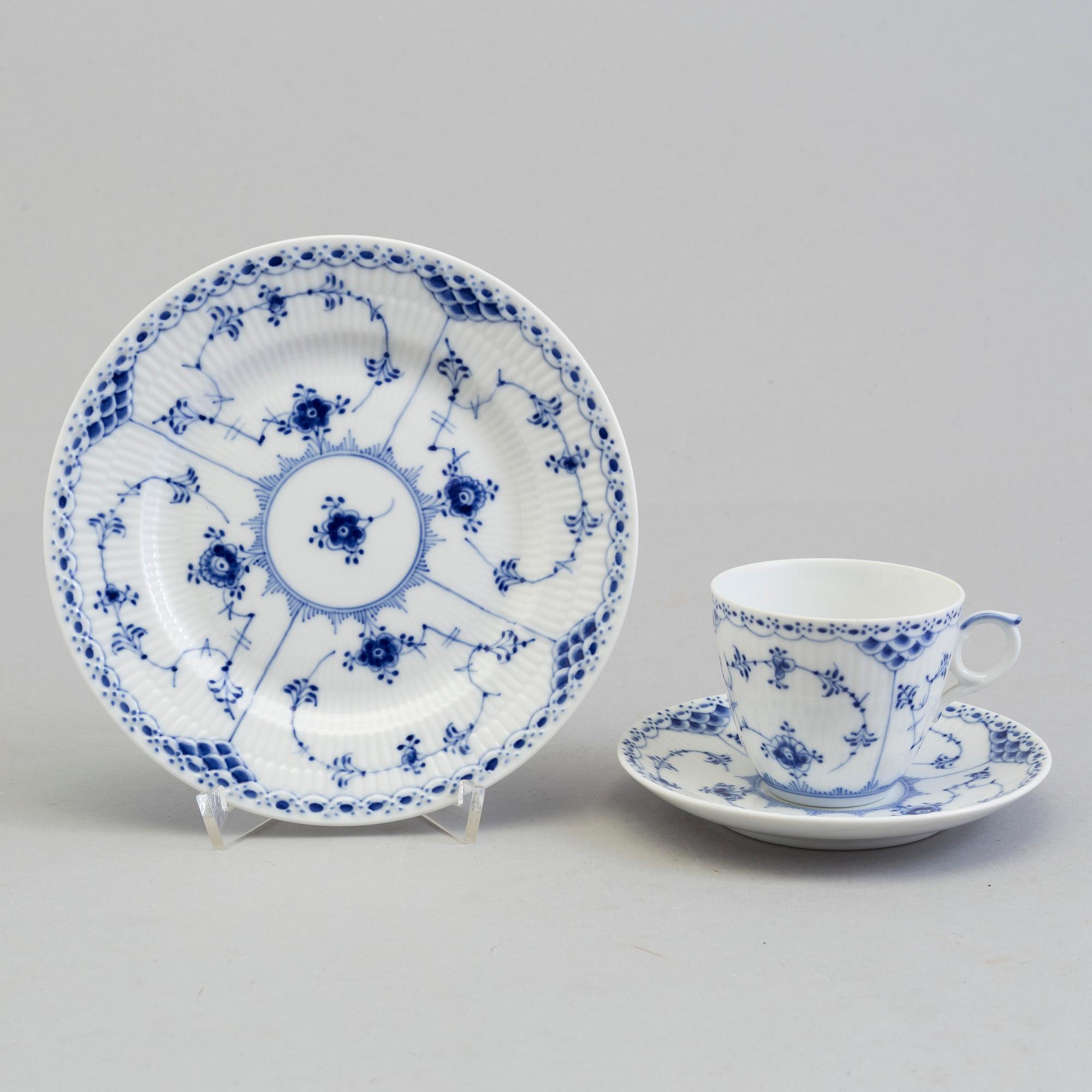 A COFFEE-SERVICE, 19 parts (12+6+1), porcelain, Royal Copenhagen, Denmark.