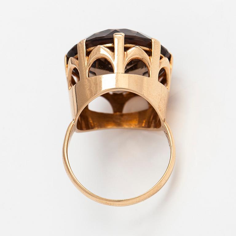 Ring, 14K guld med rökkvarts, Åbo.