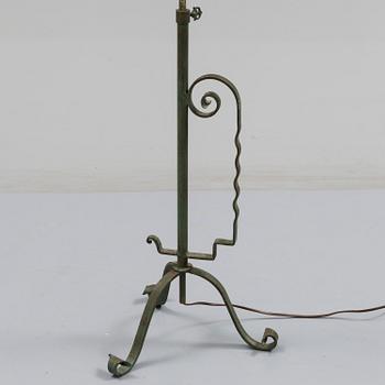A mid 20th century floor lamp.