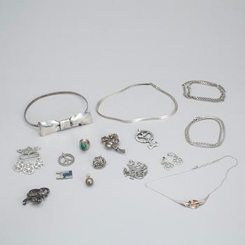 PARTI SMYCKEN, 16 stycken, silver, Sverige, 1900-talets andra hälft. Total vikt ca 245 gram.