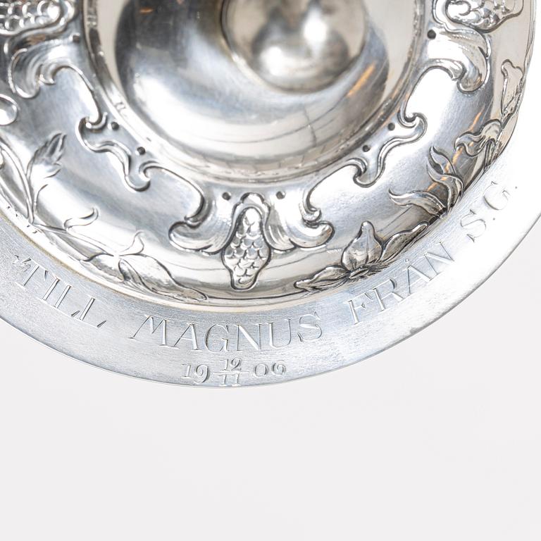 C.G. Hallberg, Dryckeskanna, silver, Stockholm 1903.