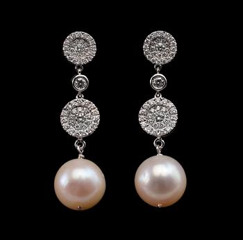 A PAIR OF EARRINGS, brilliant cut diamonds c.0.83 ct. South sea pearls 11 mm. 18K white gold. Weight 9,9 g.