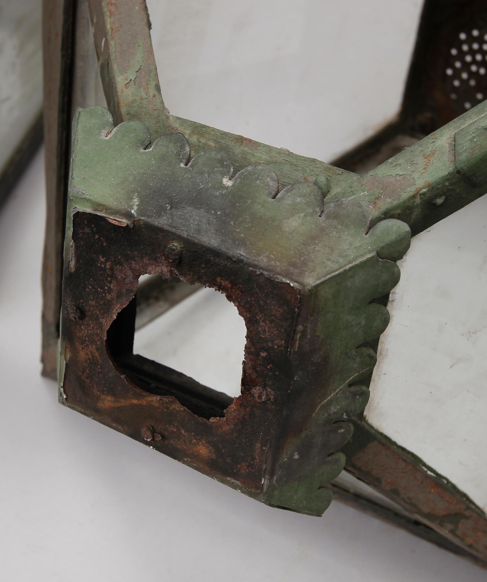 GATLYKTOR, 2 st, plåt, 1800/1900-tal.