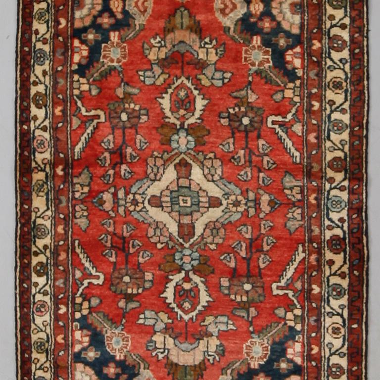 MATTA, Hamadan, ca 295 x 80 cm.