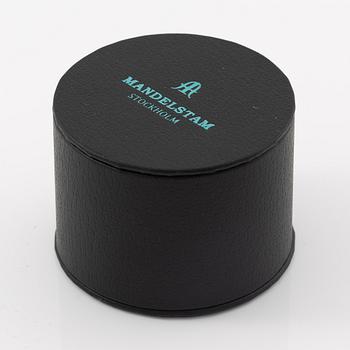 Ring, Mandelstam, 18K gold with cabochon-cut rubelite (tourmaline) and brilliant-cut diamonds and tourmalines.