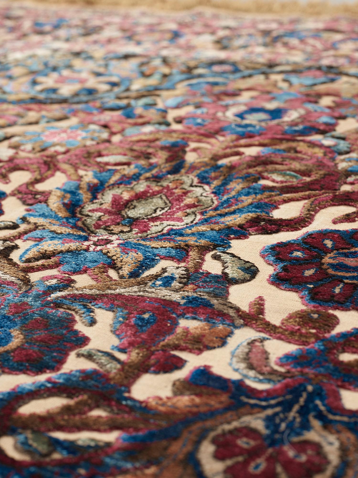 SEMI-ANTIQUE SILK KASHAN SOUF (in relief). 202 x 130 cm.