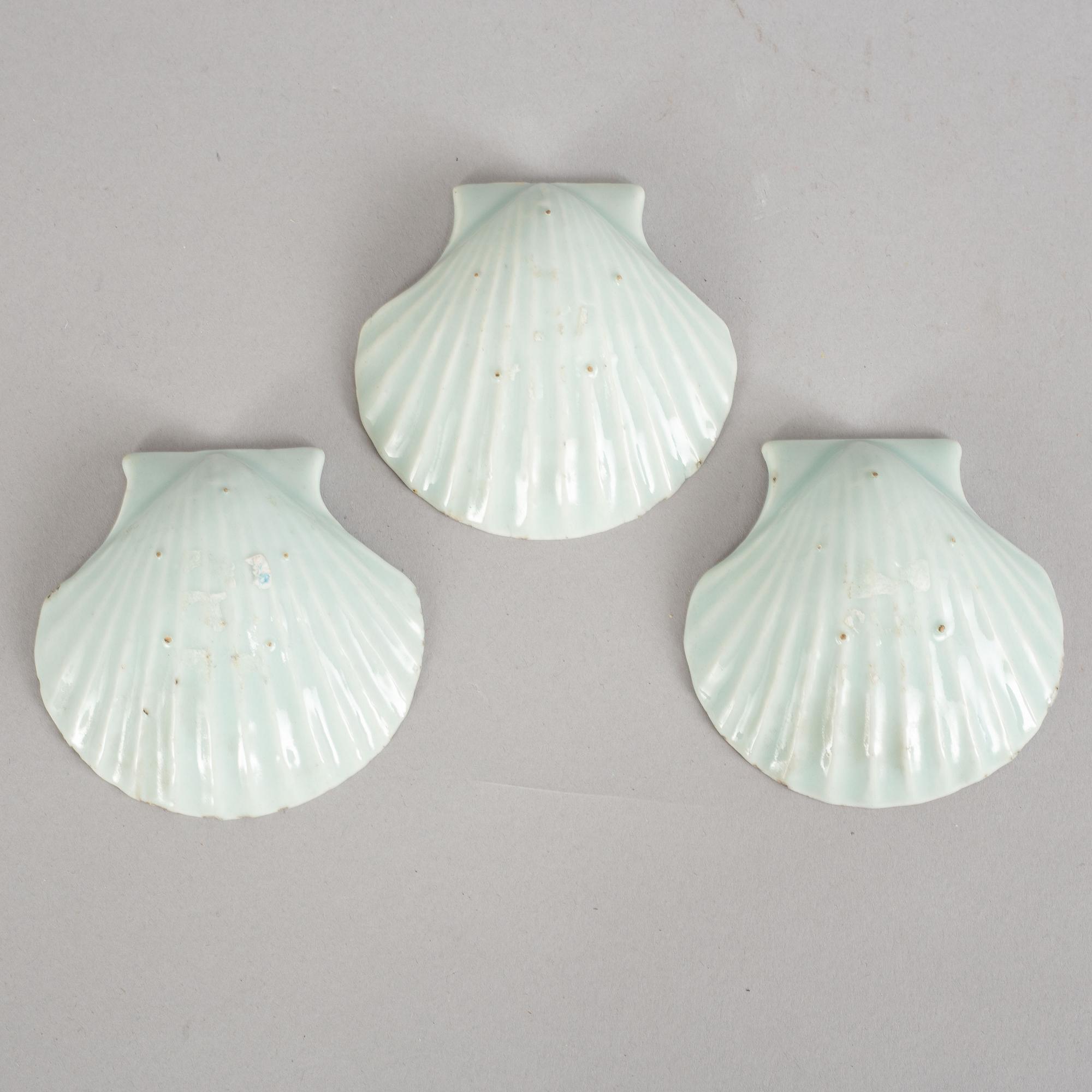 A set of three blue and white butter shells, Qing dynasty, Qianlong (1736-95).