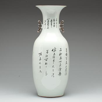 PRAKTVAS, porslin. Kina, sekelskiftet 1800/1900.
