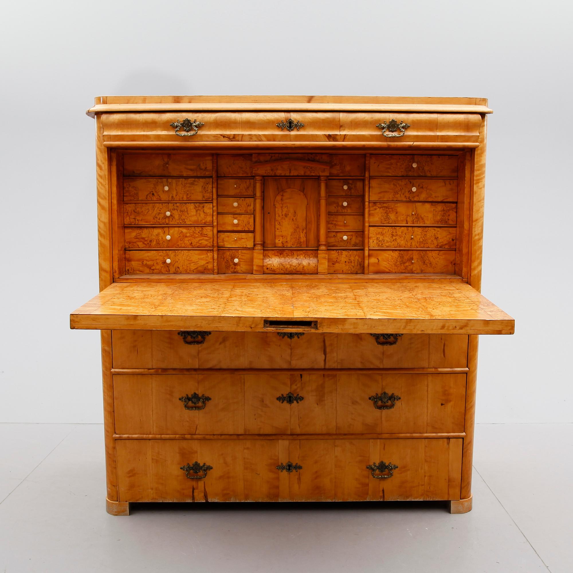 CHIFFONJÉ, 1800-talets andra hälft.