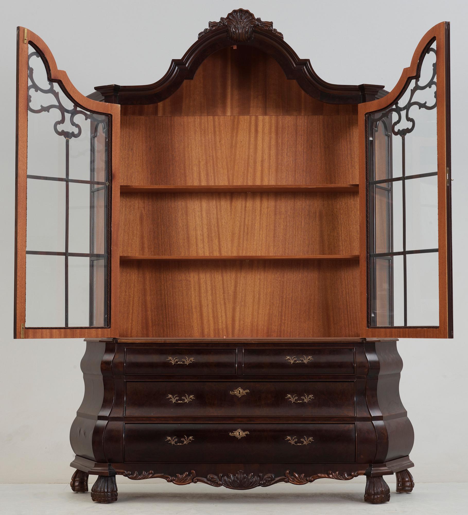 VITRINSKÅP, barockstil, 1900-talets mitt.