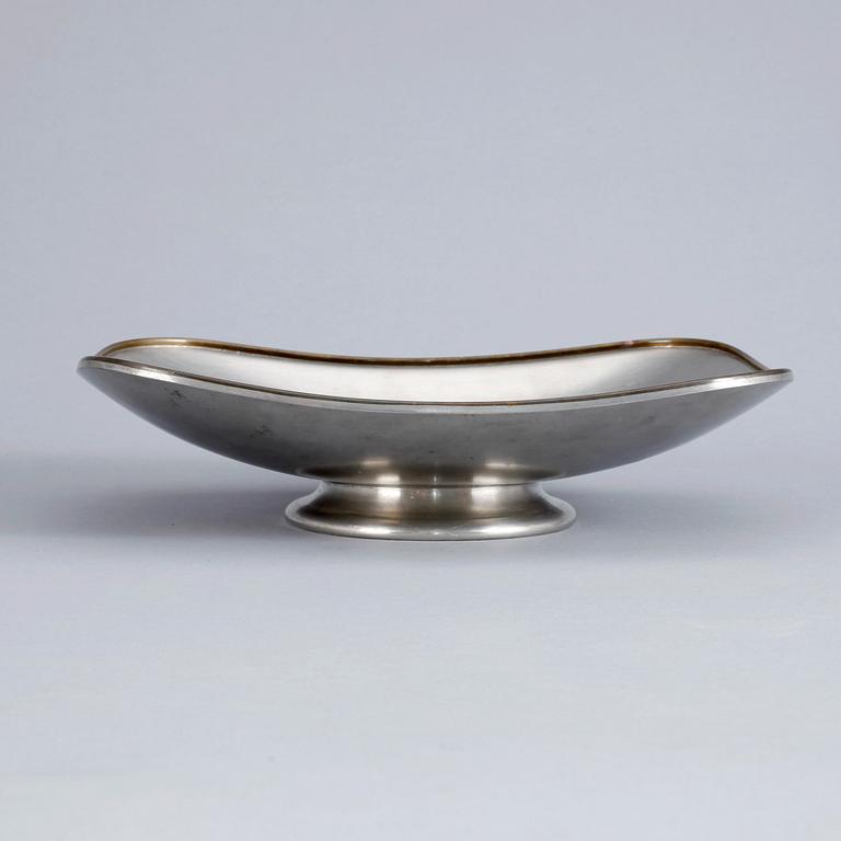 SKÅLFAT, tenn. Firma Svenskt Tenn. 1900-talets första hälft.