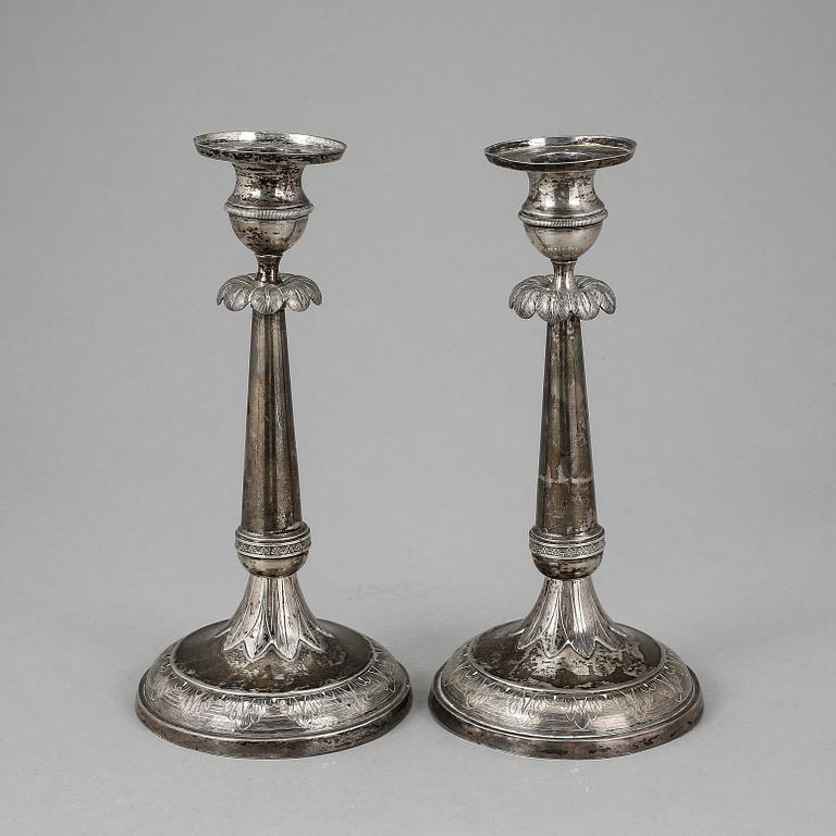 LJUSSTAKAR, ett par, silver, otydliga stämplar, troligen Finland, 1800-tal.