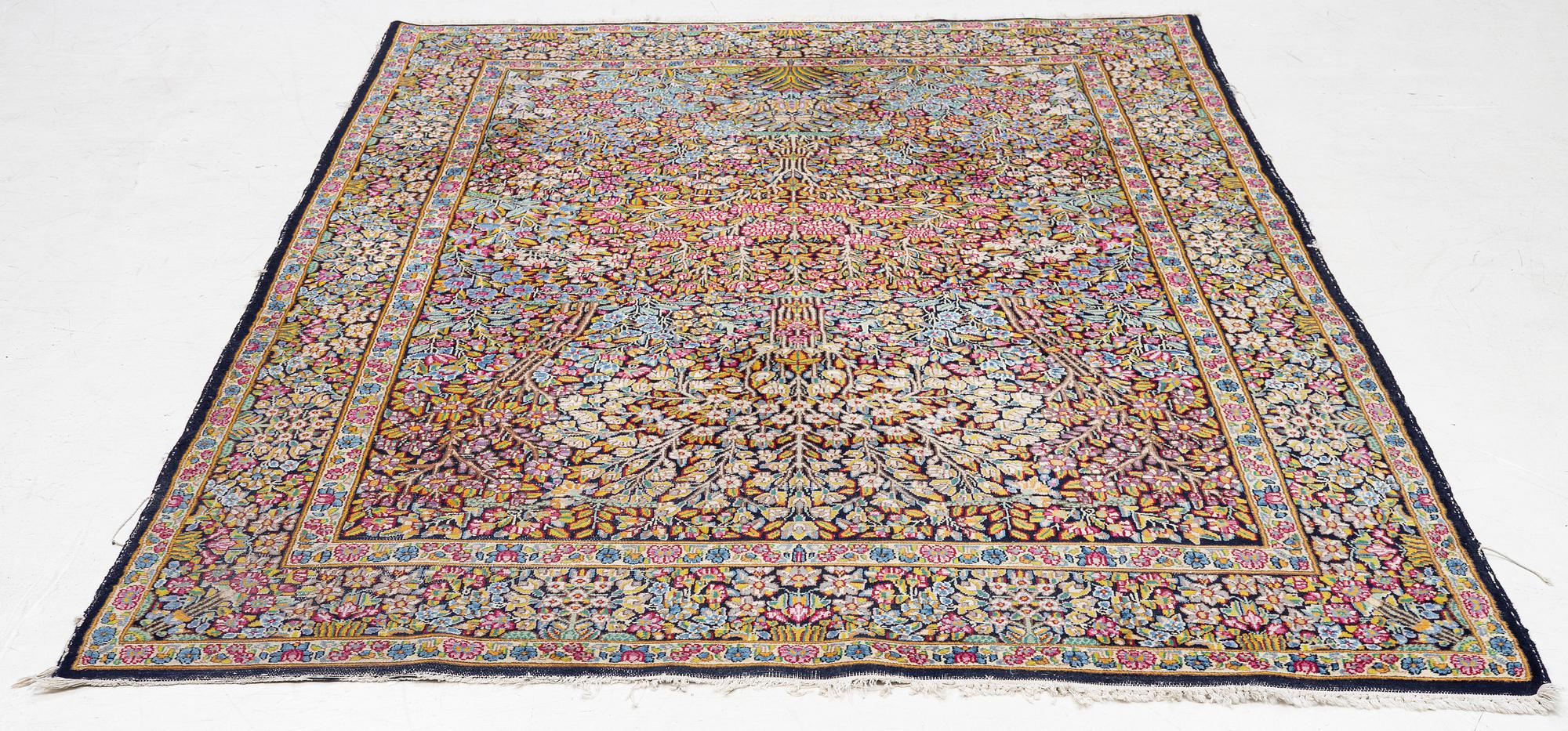 Matta, Kirman, ca 305 x 200 cm.