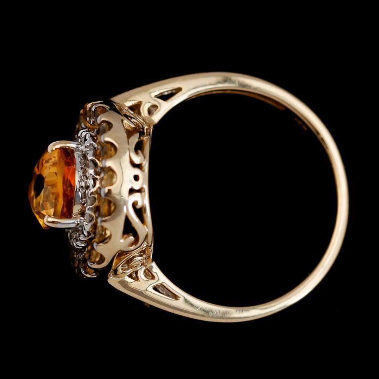 RING, 10K guld, diamanter tot ca 0.07 ct och citriner. Total vikt ca 4 g.